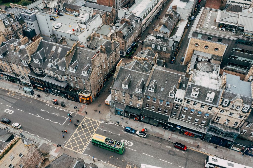 2 bed flat for saleRose Street, New Town, Edinburgh EH2