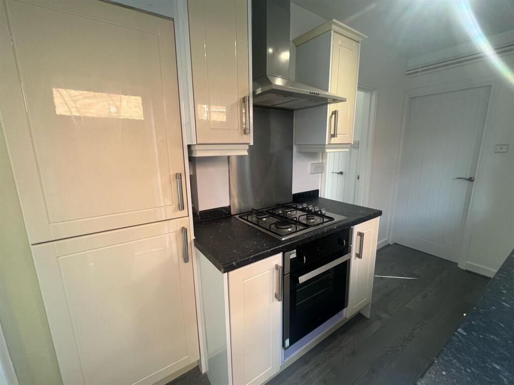 Dellfield Road, Hatfield photo 2