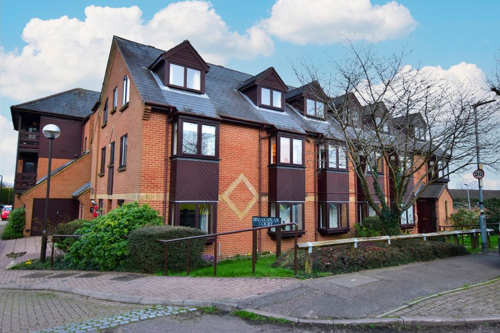 1 bed property for saleThe Crescent, Abbots Langley WD5