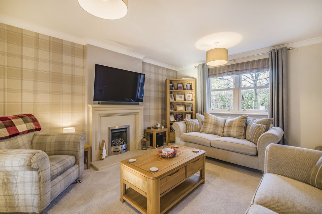 5 bed detached house for salePencoed View, Llanmartin, Newport, Gwent NP18 photo 3