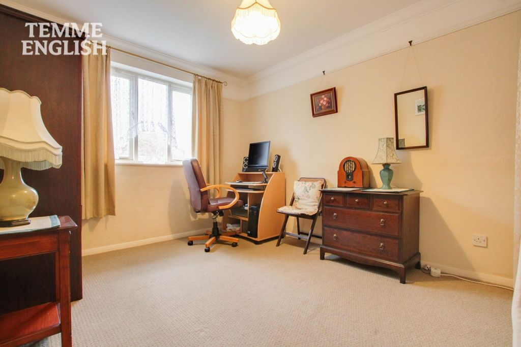 Additional image 12 of 2 bed flat for saleThe Vale, Basildon SS16