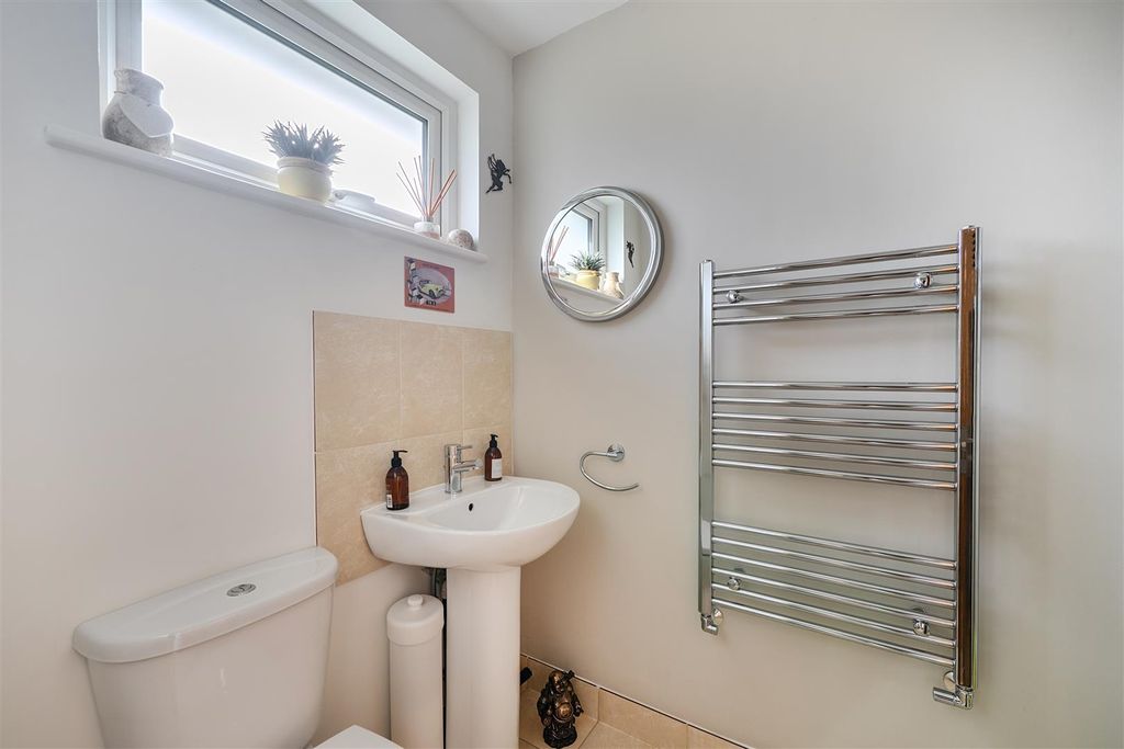 Additional image 13 of 3 bed detached bungalow for saleBushey Shaw, Ashtead KT21
