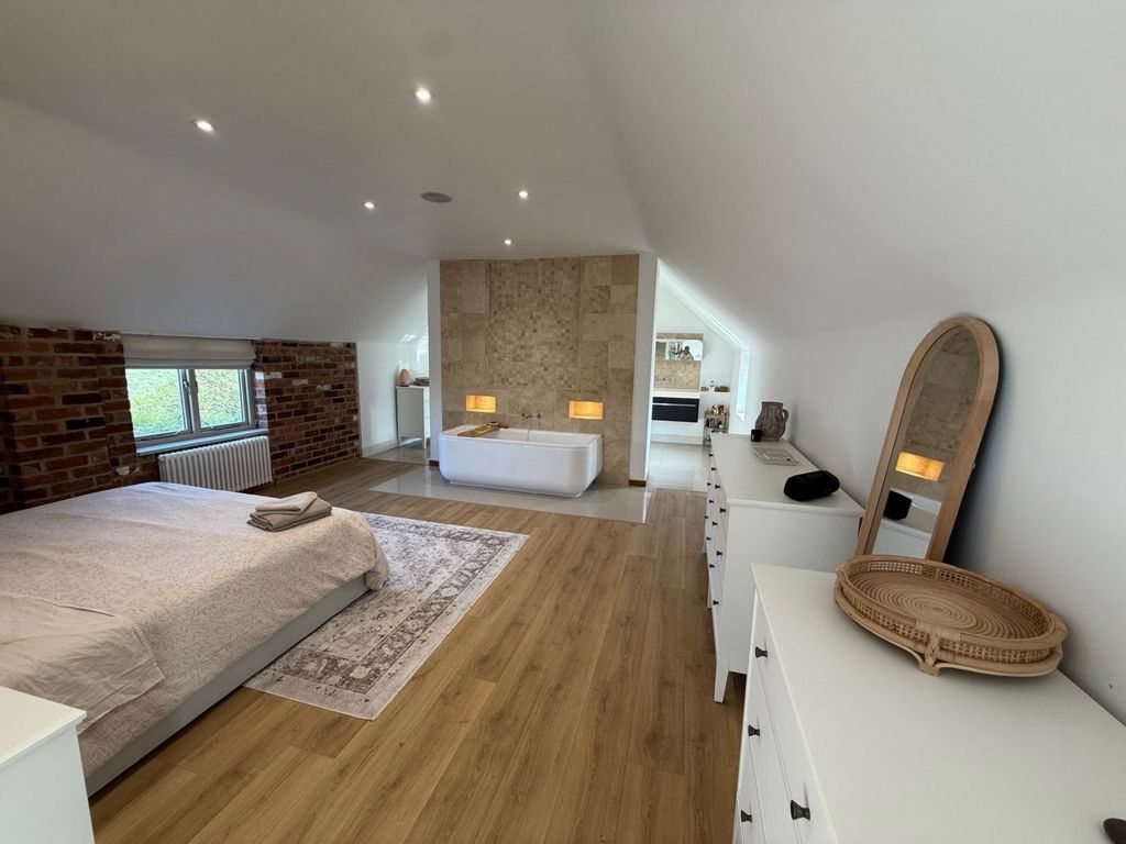 Additional image 17 of 4 bed barn conversion for saleHigh Street, Castle Donington DE74