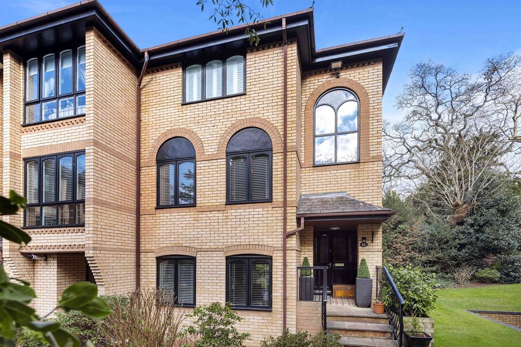 3 bed flat for saleChomlea, Devisdale Road, Bowdon - Includes Garage WA14 photo 2