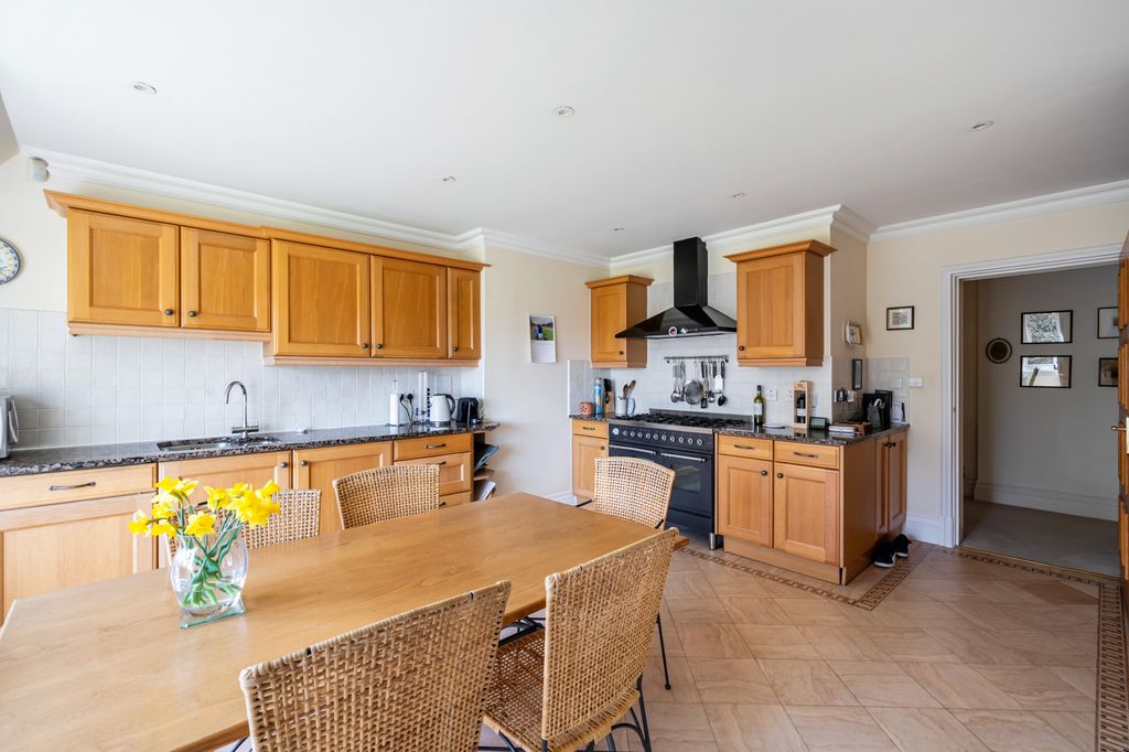 Additional image 8 of 3 bed flat for saleHolly Hill Drive, Banstead SM7