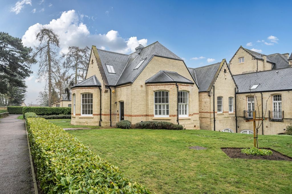 2 bed flat for saleBedford Wing, Kingsley Avenue, Fairfield SG5