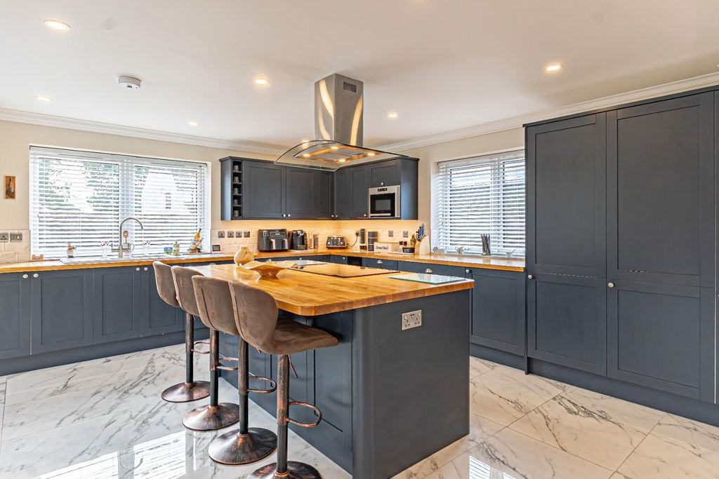 Additional image 6 of 5 bed detached house for saleBarnett Way, Bierton, Aylesbury HP22