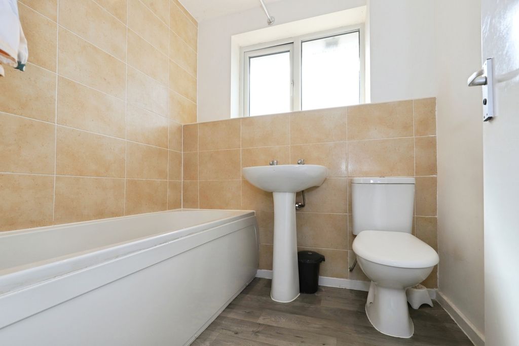 Additional image 18 of 4 bed semi-detached house for saleSheaves Close, Bilston, West Midlands WV14