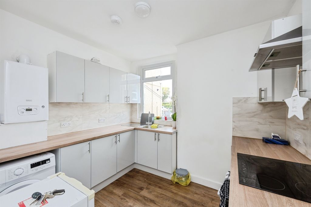 Additional image 4 of 3 bed flat for saleWest Street, Gorseinon, Swansea SA4