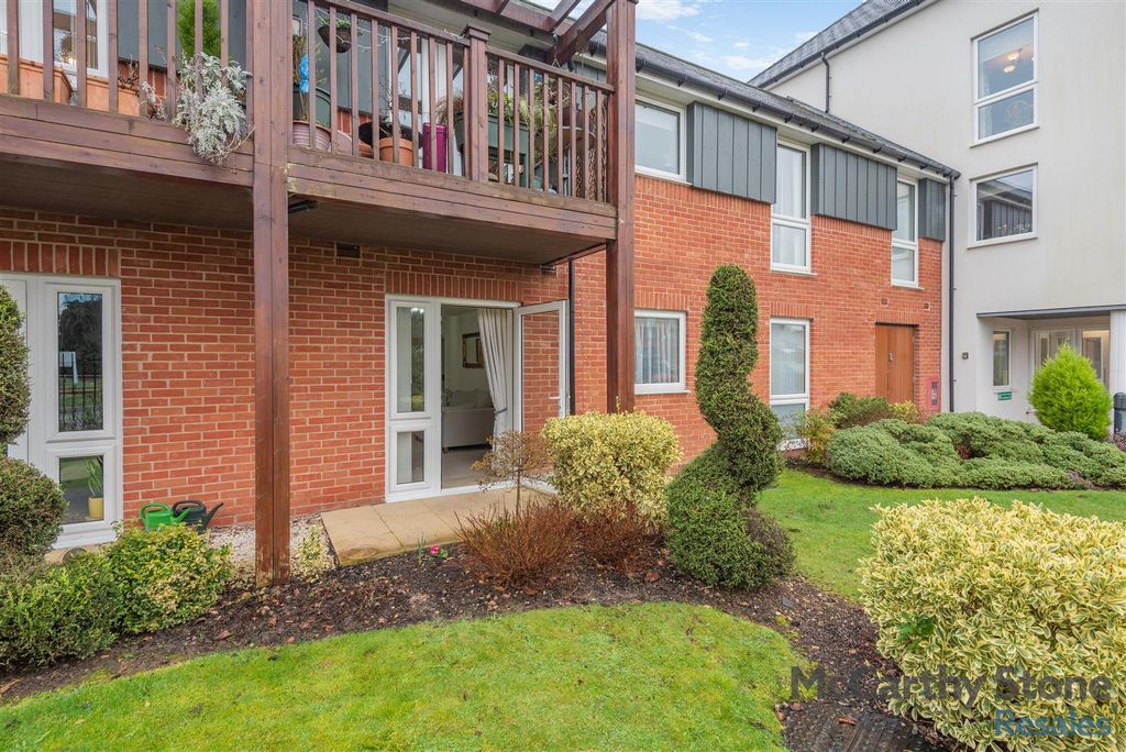 1 bed flat for saleJackson Place, Fields Park Drive, Alcester, Warwickshire B49 photo 2