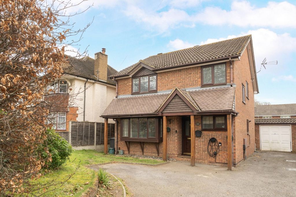 4 bed detached house for saleNew Haw, Surrey KT15