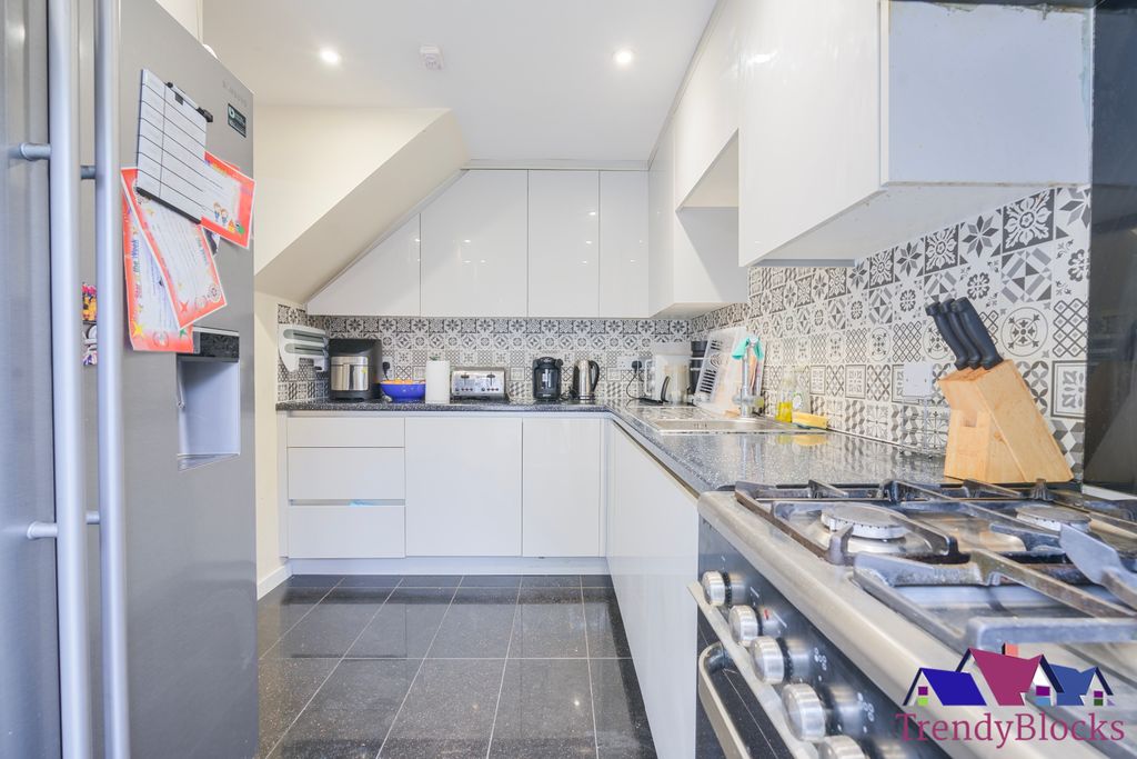 Additional image 7 of 3 bed terraced house for saleHillborough Grove, Chatham ME5