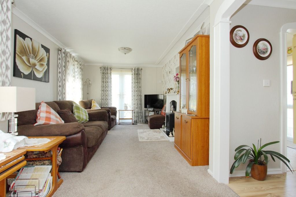 2 bed mobile/park home for saleKindersley Park, Abbotts Ann SP11 photo 4