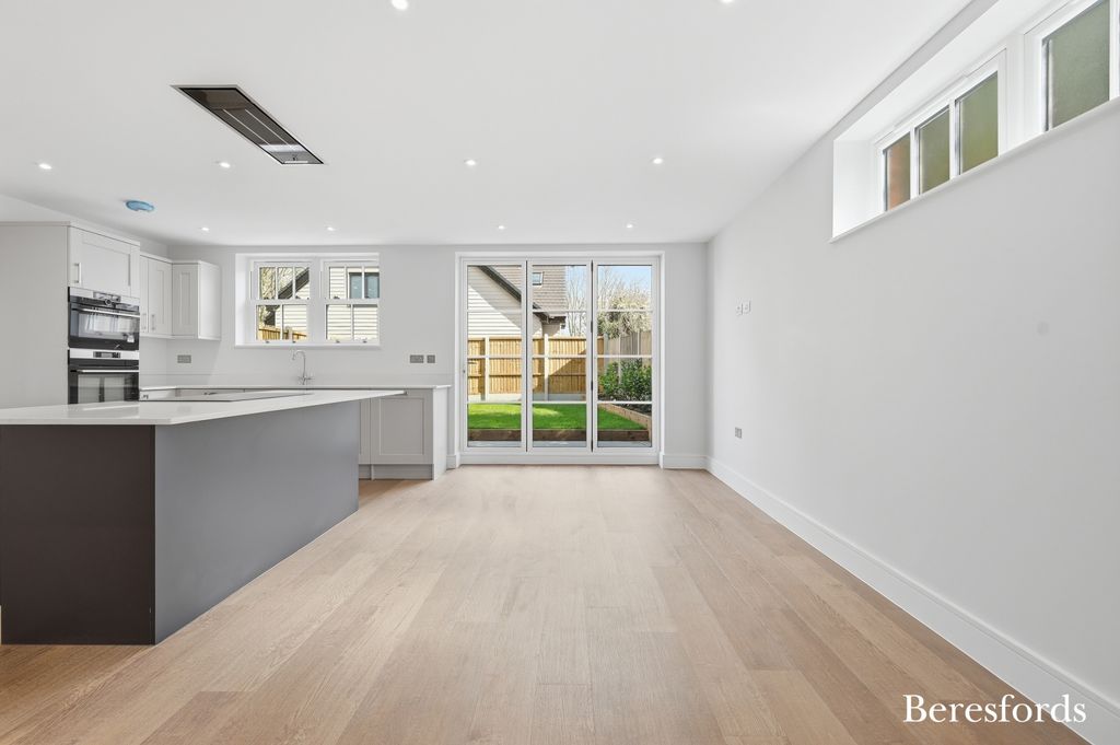 Additional image 5 of 5 bed semi-detached house for saleChapel Street, Billericay CM12