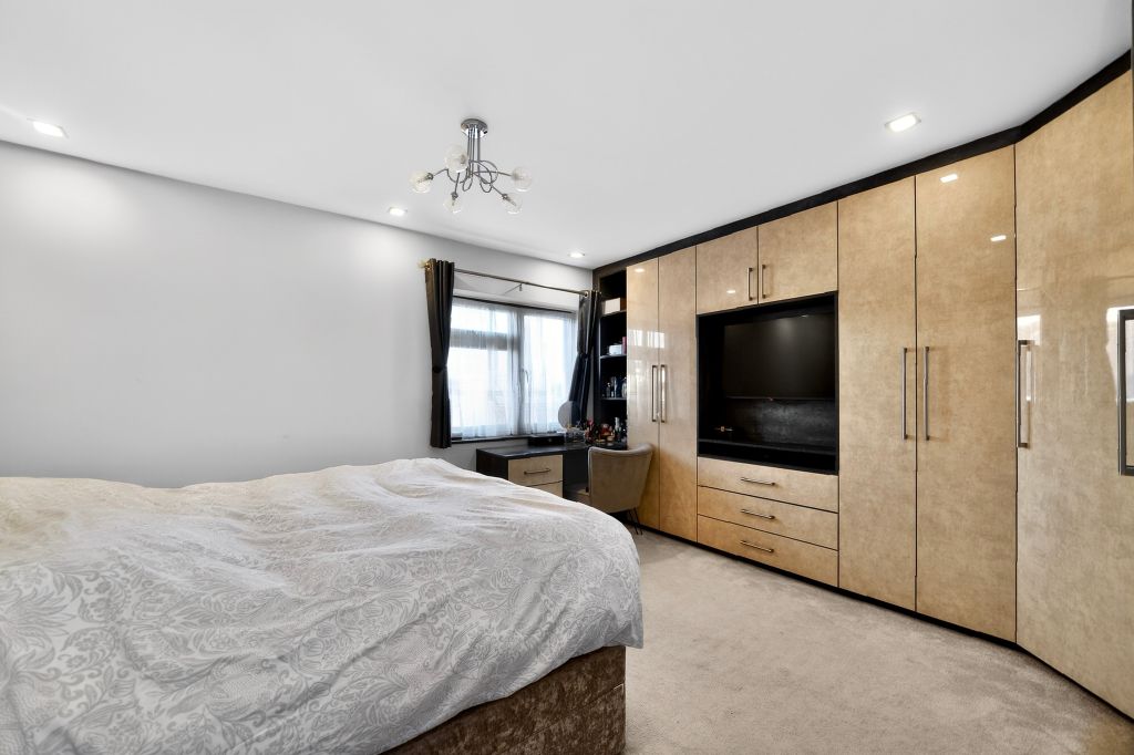 Additional image 18 of 3 bed semi-detached house for saleBeeston Close, Watford WD19