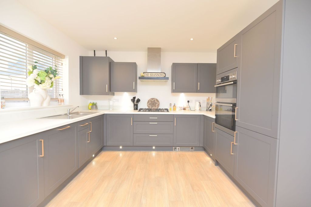 Additional image 3 of 5 bed detached house for saleBellflower Gardens, Biggleswade SG18