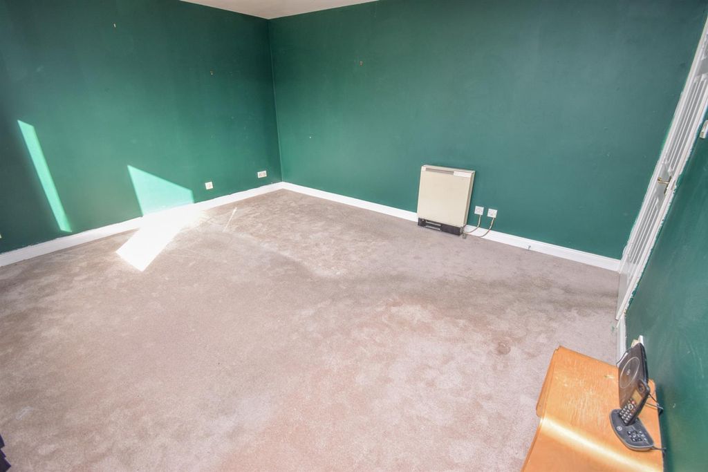 Additional image 7 of 2 bed flat for sale17 Springfield Gardens, Inverness IV3