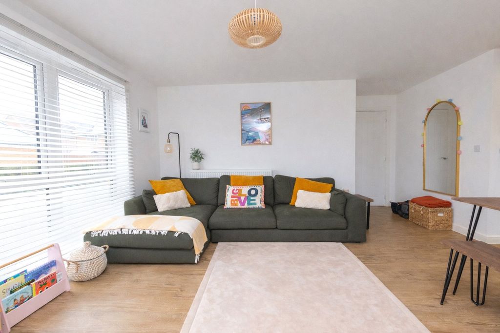 2 bed flat for saleCowleaze Path, Banwell, Somerset BS29 photo 3