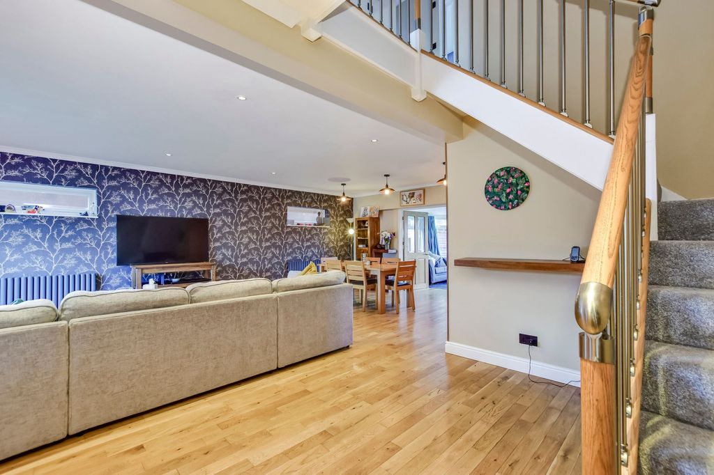 Additional image 7 of 4 bed detached house for saleGreenways, Abbots Langley WD5
