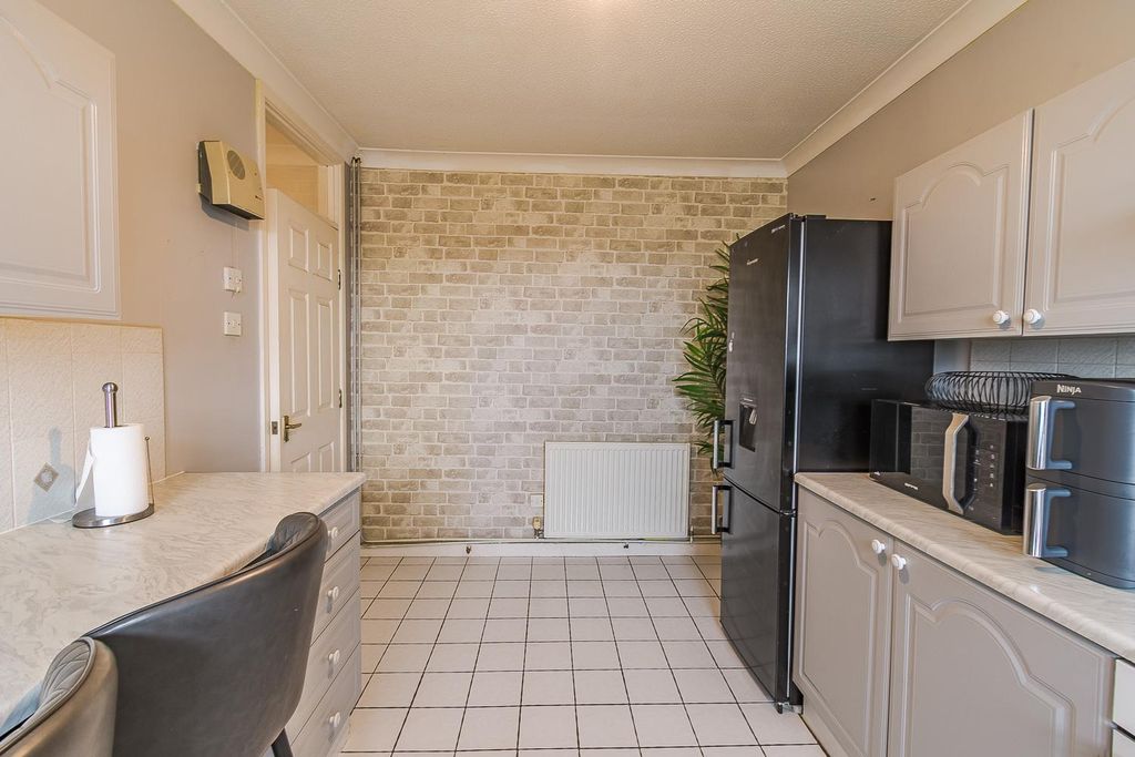 Additional image 11 of 2 bed flat for saleBarrians Way, Barry CF62