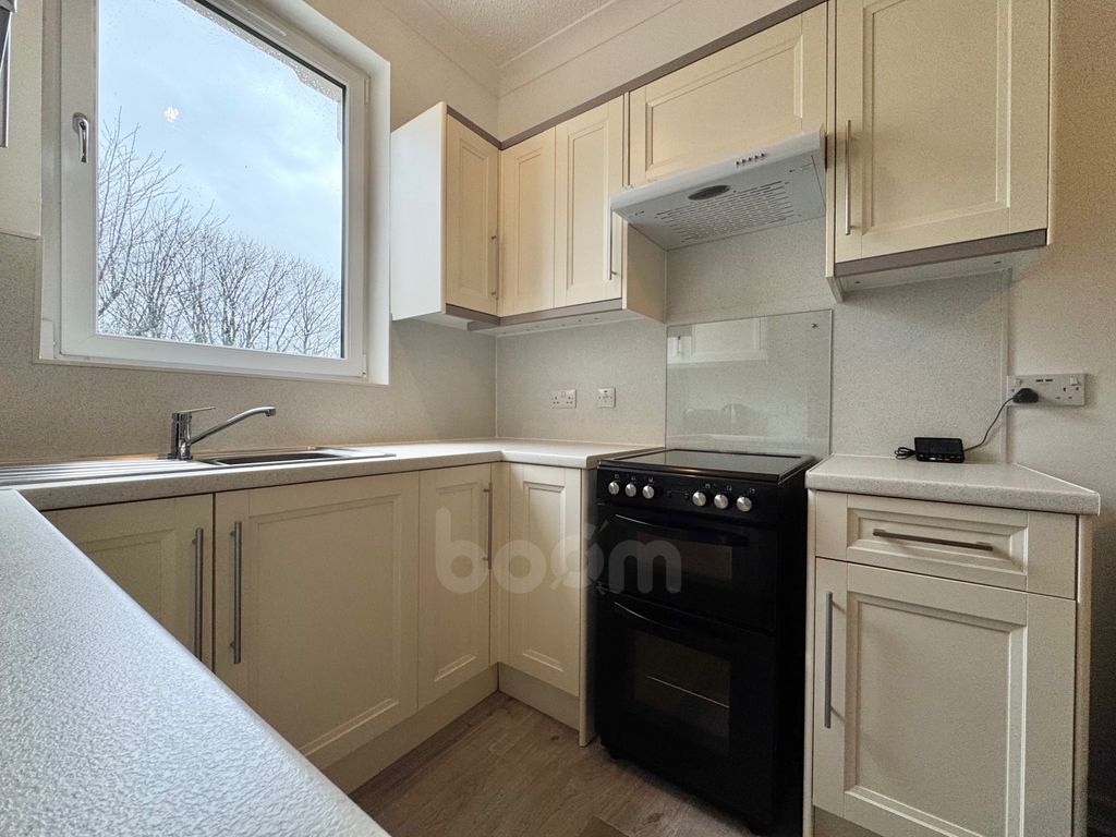 2 bed flat for saleMains Road, Beith KA15 photo 3