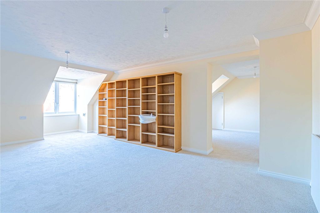 Additional image 2 of 2 bed flat for saleHigh Street, Berkhamsted, Hertfordshire HP4