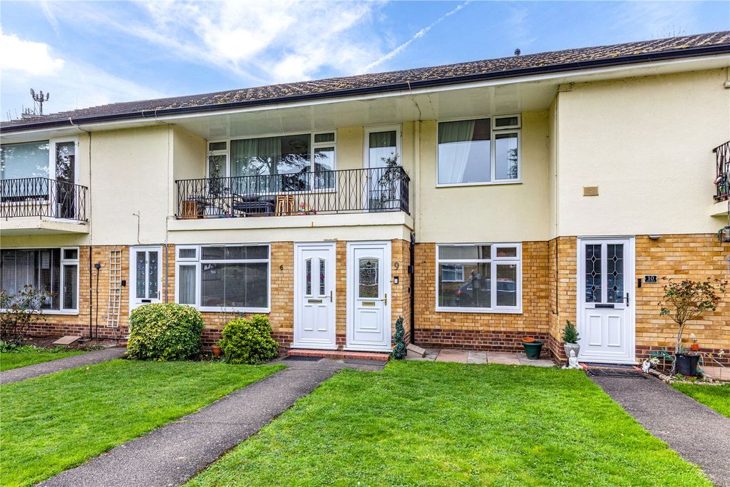 2 bed maisonette for saleAddlestone, Surrey KT15