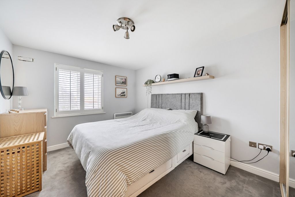 Additional image 4 of 2 bed flat for saleGoldsworth Road, Woking GU21