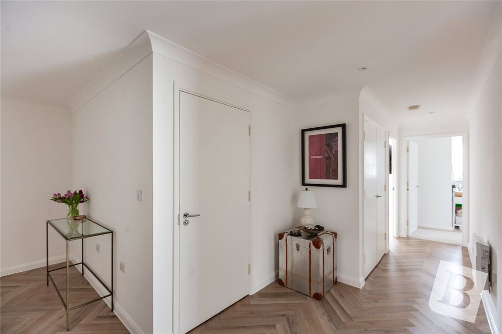 Additional image 6 of 2 bed flat for saleCornsland Close, Upminster RM14