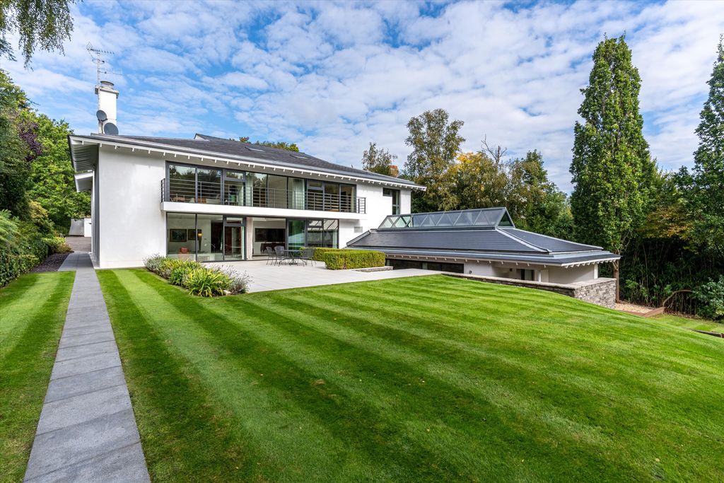 5 bed detached house for saleKeepers Walk, Virginia Water, Surrey GU25.