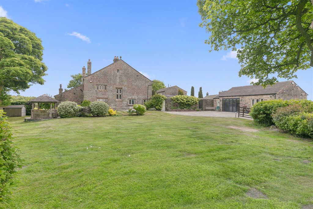 5 bed detached house for saleEldwick Hall, High Eldwick BD16 photo 2
