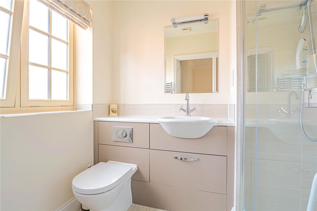 Additional image 7 of 2 bed flat for saleKings Road, Berkhamsted, Hertfordshire HP4