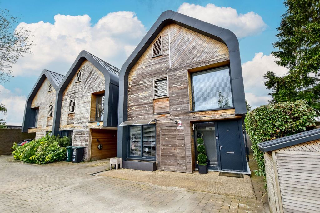 Additional image 31 of 4 bed detached house for saleAdrian Road, Abbots Langley WD5