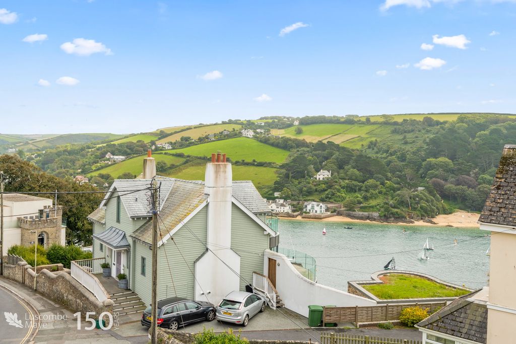 2 bed flat for saleDevon Road, Salcombe TQ8 photo 3
