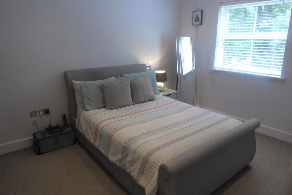 Additional image 9 of 2 bed flat for saleTudor Court, London Road, Windlesham GU20