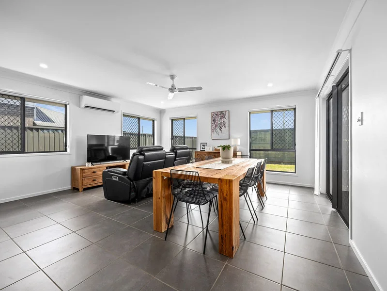 70 Leafcutter Cct, Ripley QLD 4306 photo 5