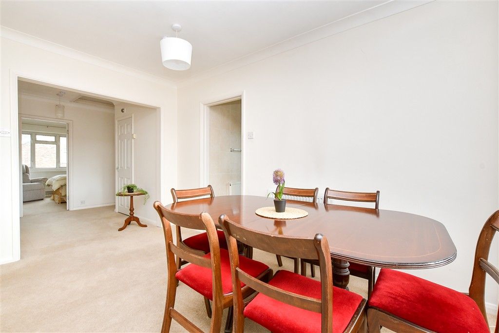 2 bed maisonette for saleCastleton Close, Banstead, Surrey SM7 photo 4