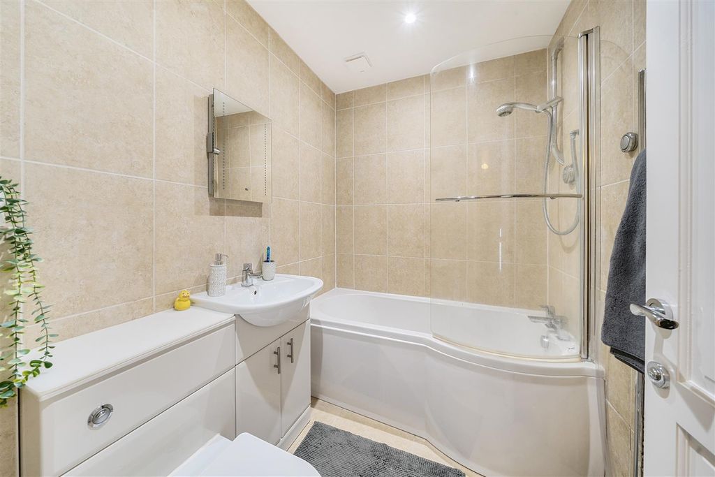 Additional image 12 of 4 bed detached house for saleNorthbrook Road, Aldershot GU11