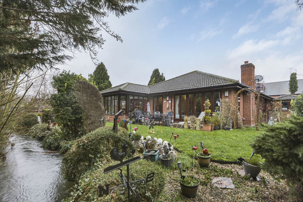 4 bed detached bungalow for saleCastle Street, Steventon OX13