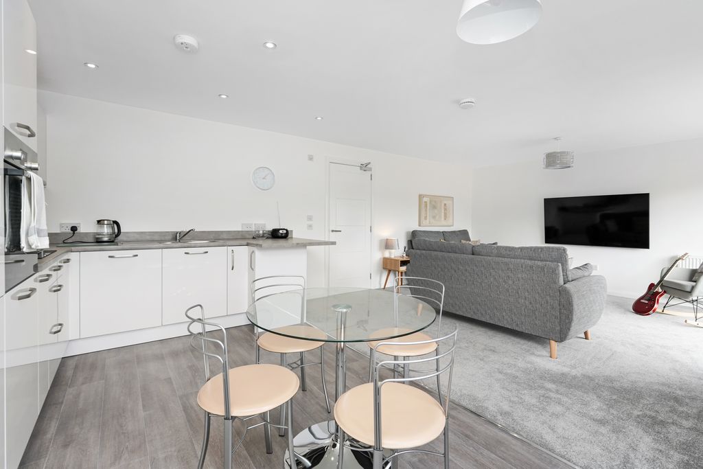 Additional image 4 of 2 bed flat for sale373/4 Lanark Road West, Currie, Edinburgh EH14