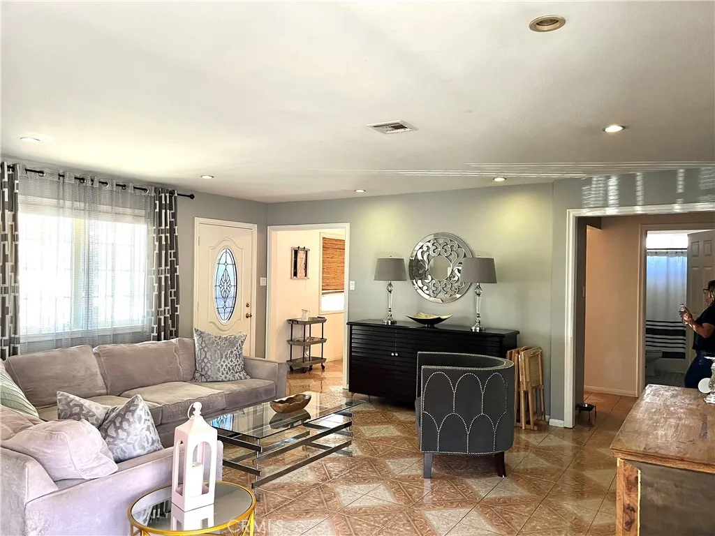 Additional image 39 of 13708 Carfax Ave, Bellflower, CA 90706
