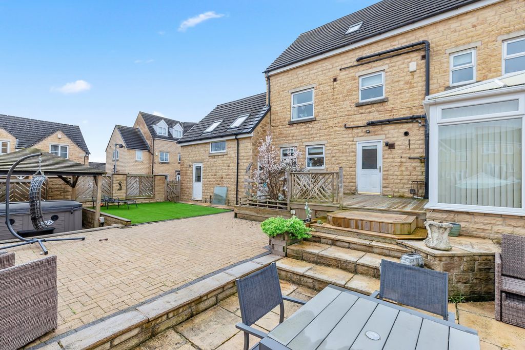 Additional image 49 of 6 bed detached house for saleAgincourt Drive, Bingley, West Yorkshire BD16