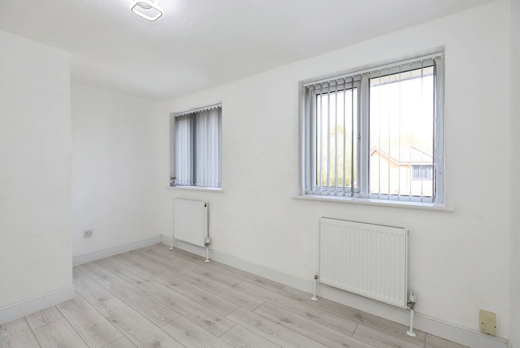 Additional image 15 of 4 bed semi-detached house for saleSheaves Close, Bilston, West Midlands WV14