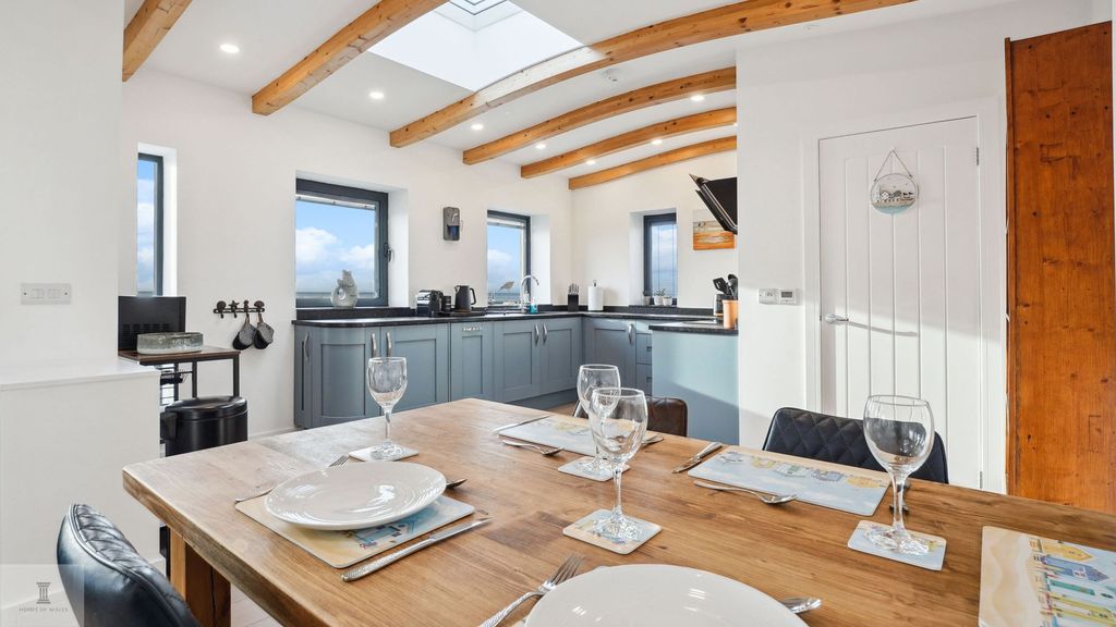 Additional image 11 of 1 bed property for saleHafan Y Traeth, Marine Parade, Barmouth LL42