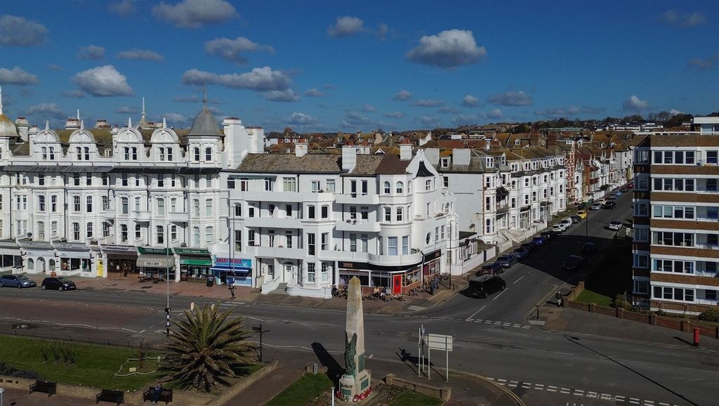 3 bed flat for saleMarina, Bexhill-On-Sea TN40