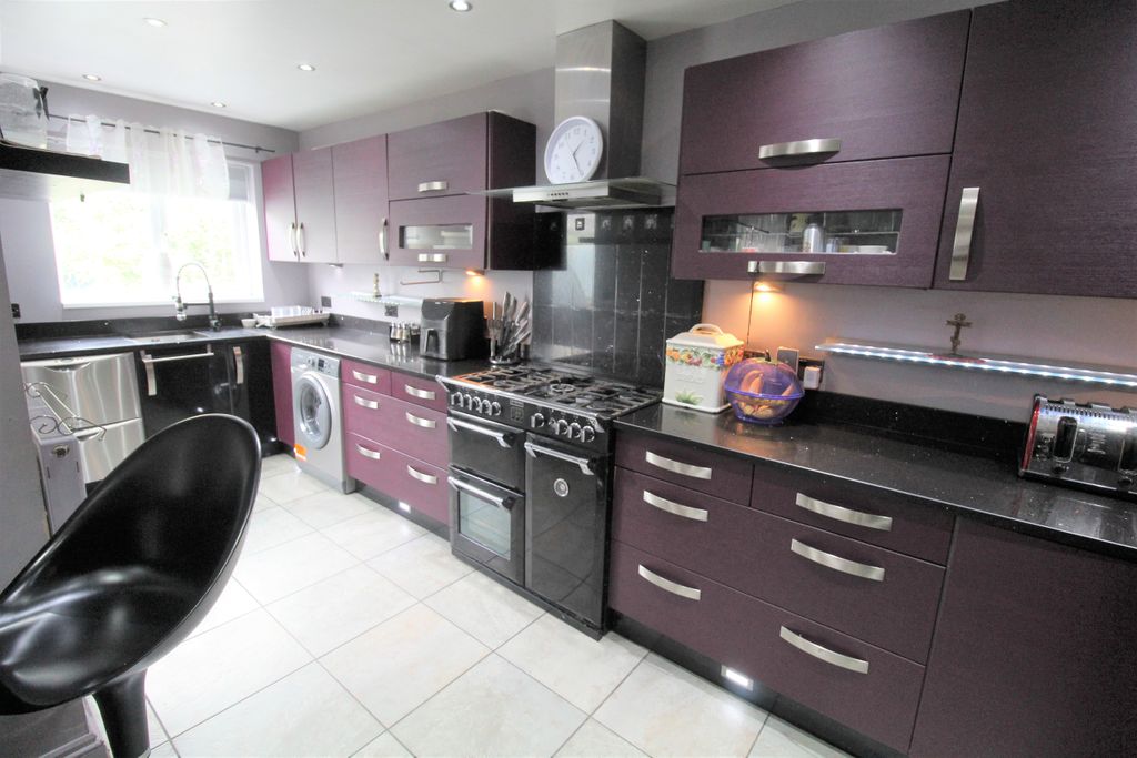 Additional image 4 of 6 bed detached house for saleKentmere Drive, Lakeside, Doncaster DN4