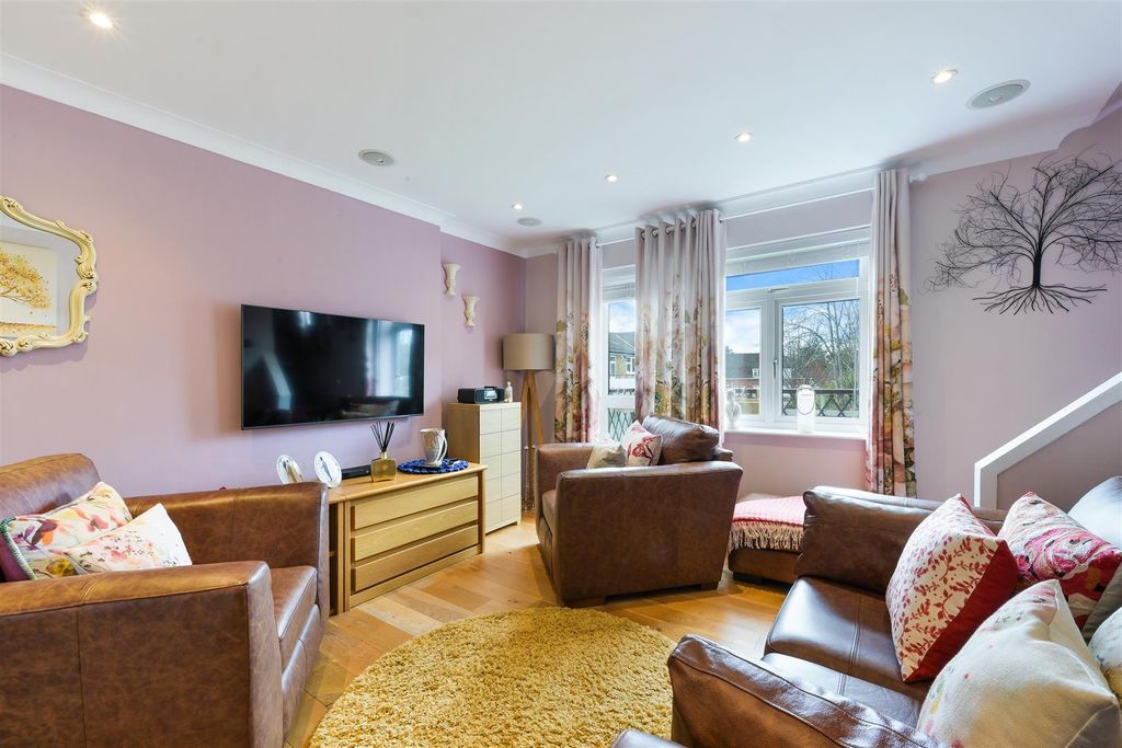 Additional image 6 of 2 bed flat for saleWell House, Woodmansterne Lane, Banstead SM7
