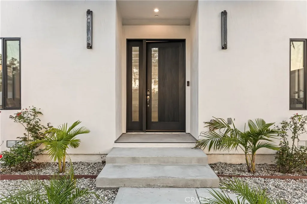 Additional image 51 of 1170 S Lucerne Blvd, Los Angeles, CA 90019