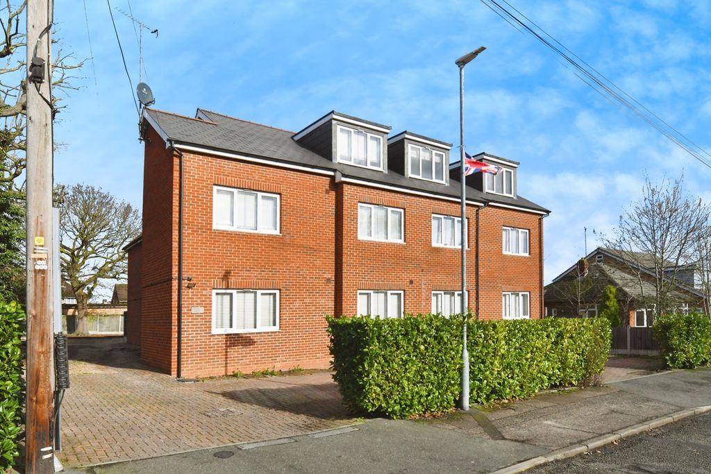 2 bed flat for saleRoberts Road, Basildon, Essex SS15