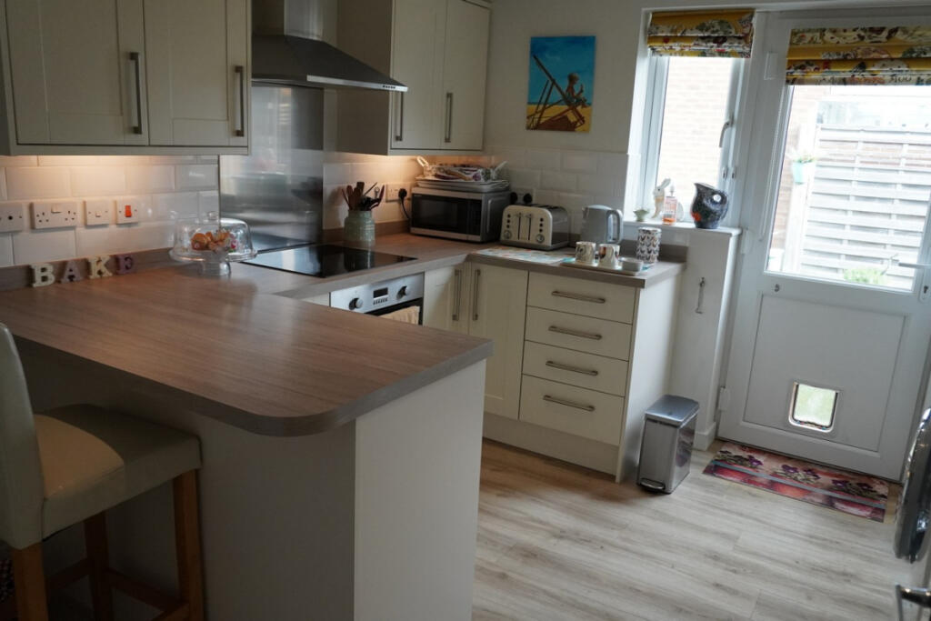 Ludlow Close, Warminster, BA12 photo 4